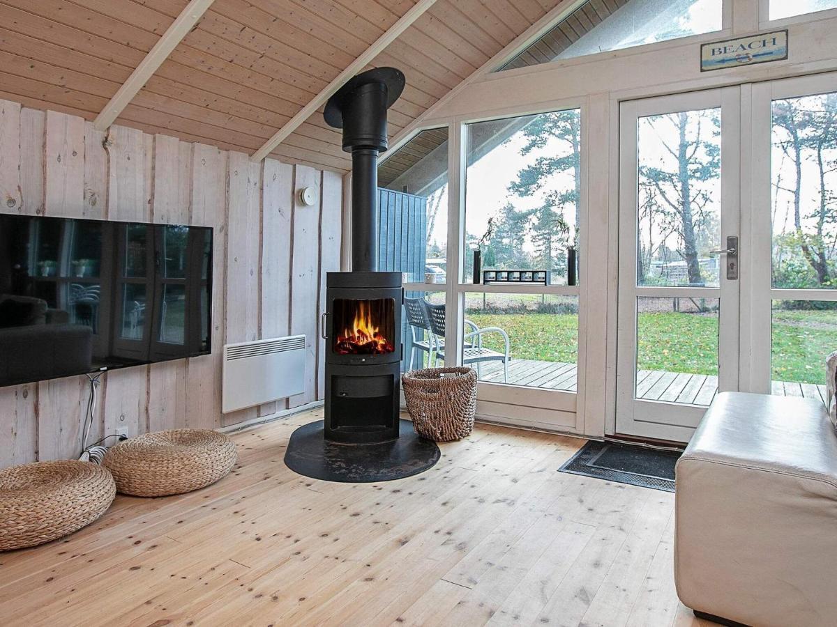 Four-Bedroom Holiday Home In Vaeggerlose 8 Bøtø By Exteriör bild