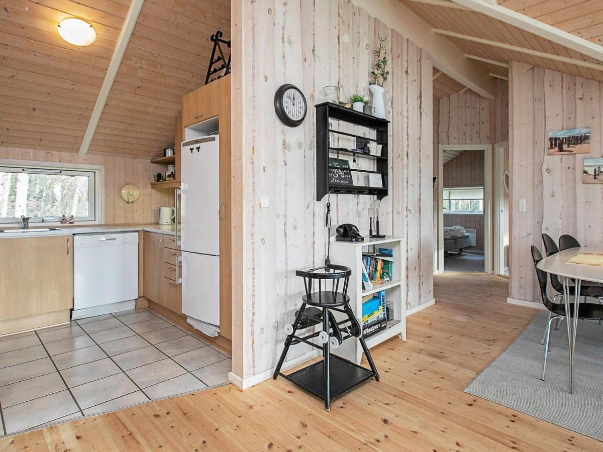 Four-Bedroom Holiday Home In Vaeggerlose 8 Bøtø By Exteriör bild