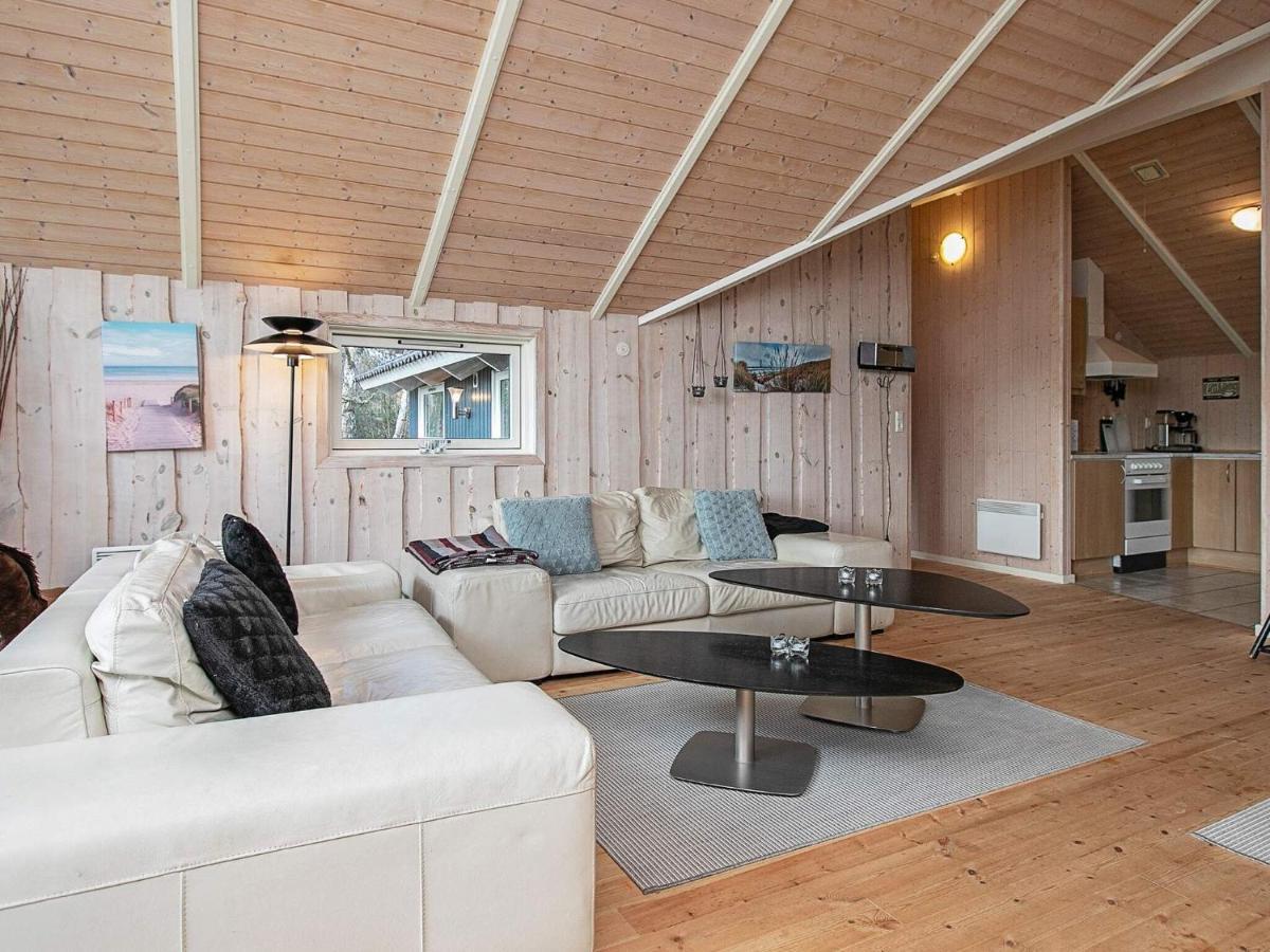Four-Bedroom Holiday Home In Vaeggerlose 8 Bøtø By Exteriör bild