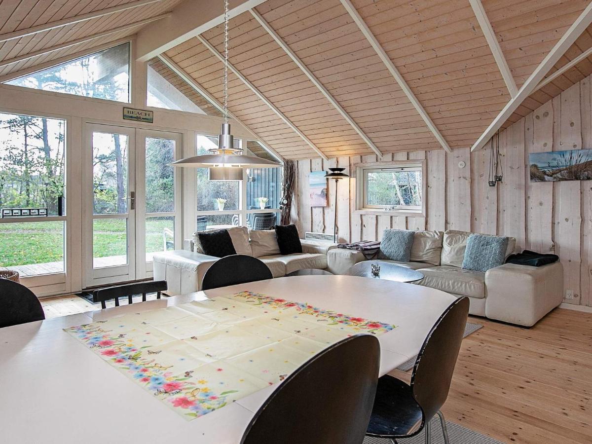 Four-Bedroom Holiday Home In Vaeggerlose 8 Bøtø By Exteriör bild