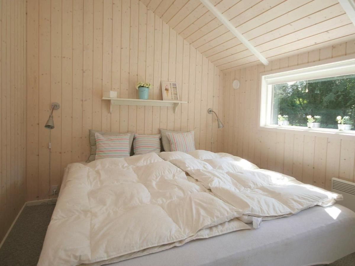 Four-Bedroom Holiday Home In Vaeggerlose 8 Bøtø By Exteriör bild